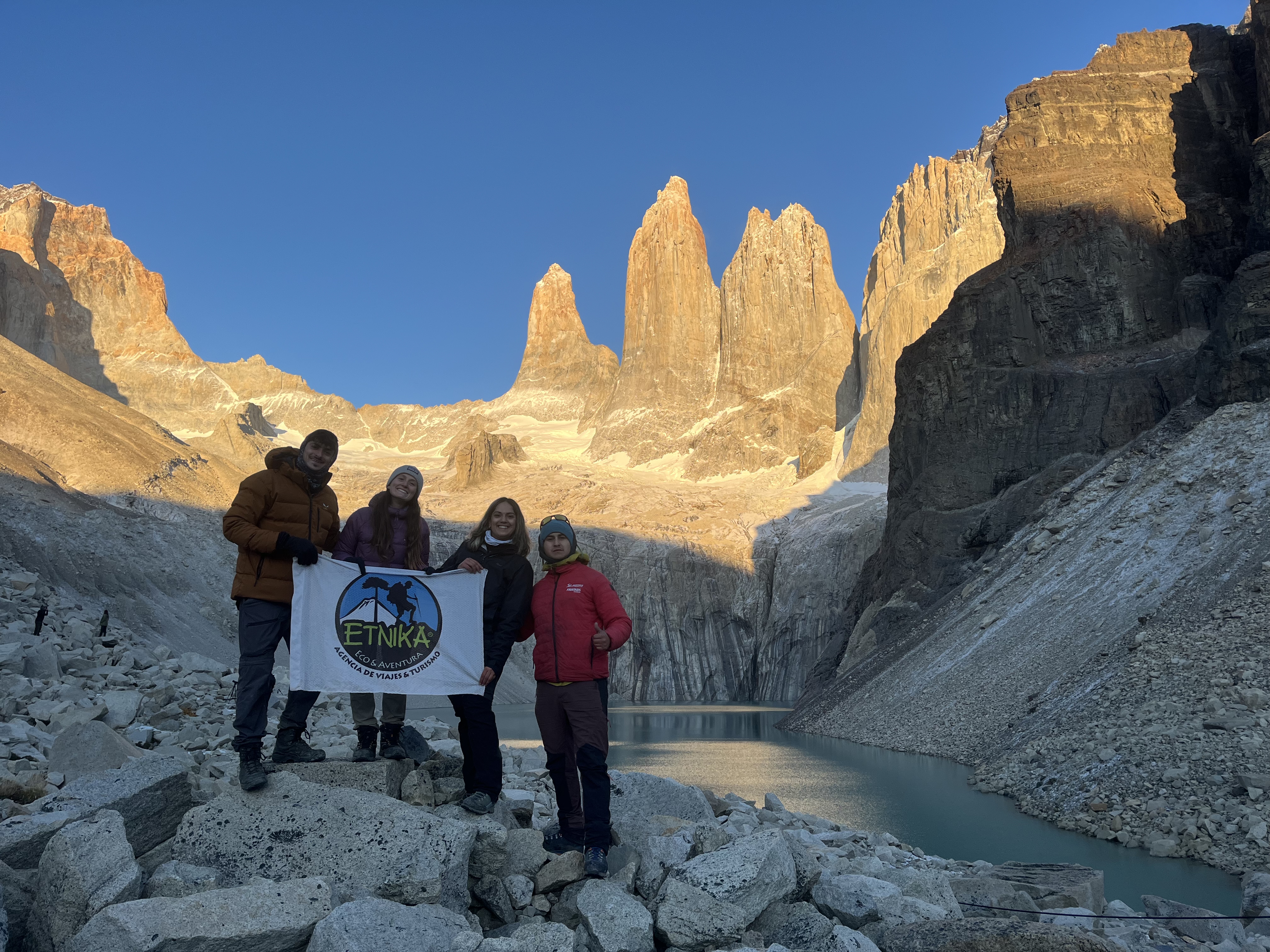 Equipo Etnika en Torres del Paine