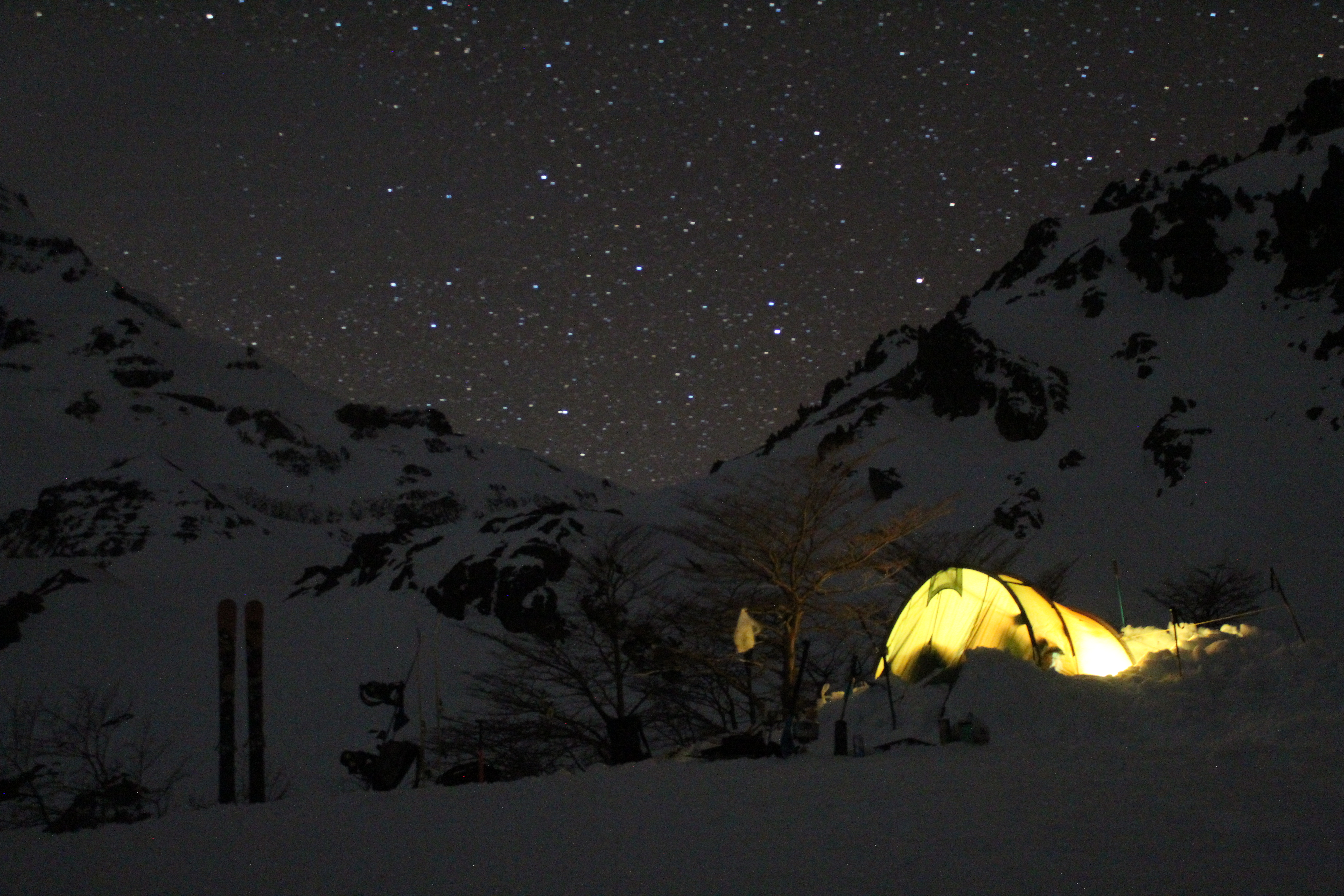 Carpa nocturna volcán
