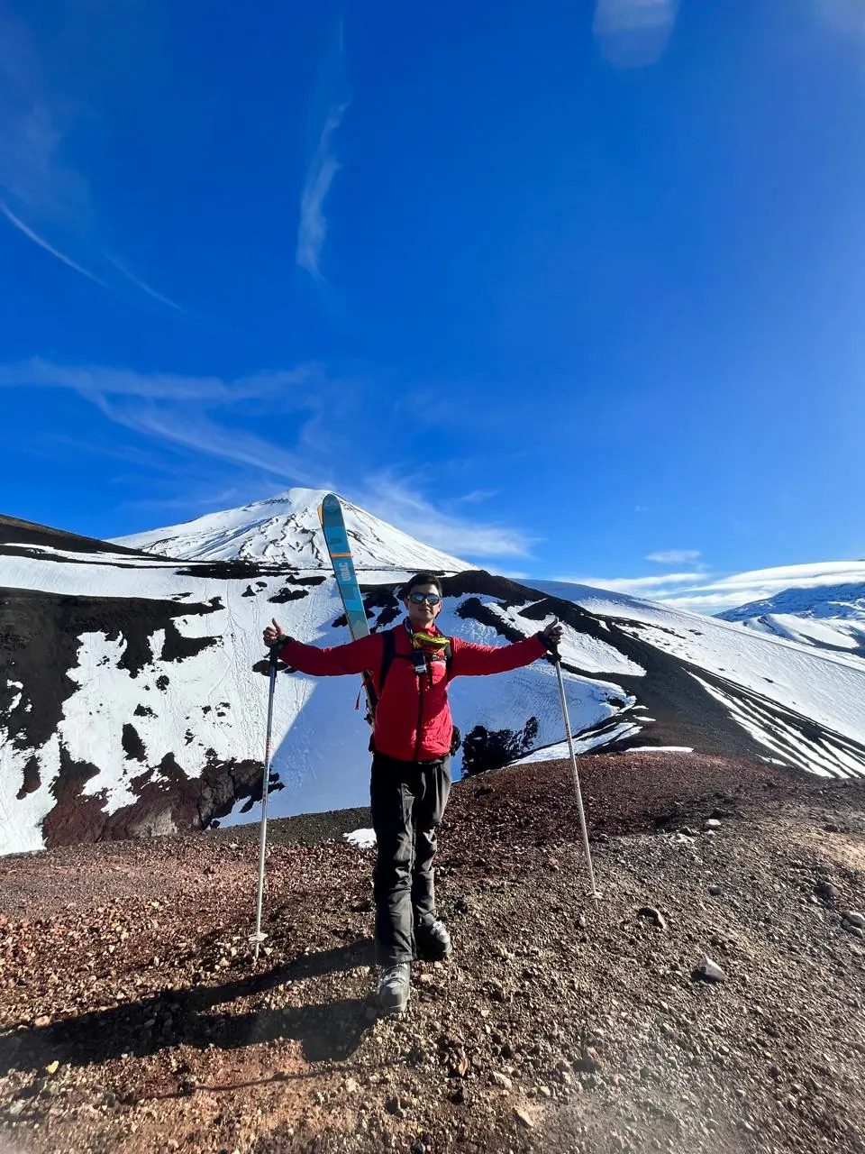 Montañista en Cráter Navidad nevado